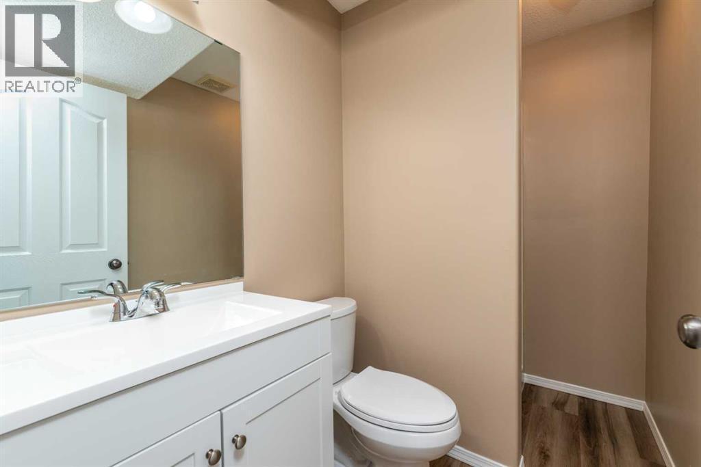 6519 35 Street, Lloydminster, AB - Indoor Photo Showing Bathroom