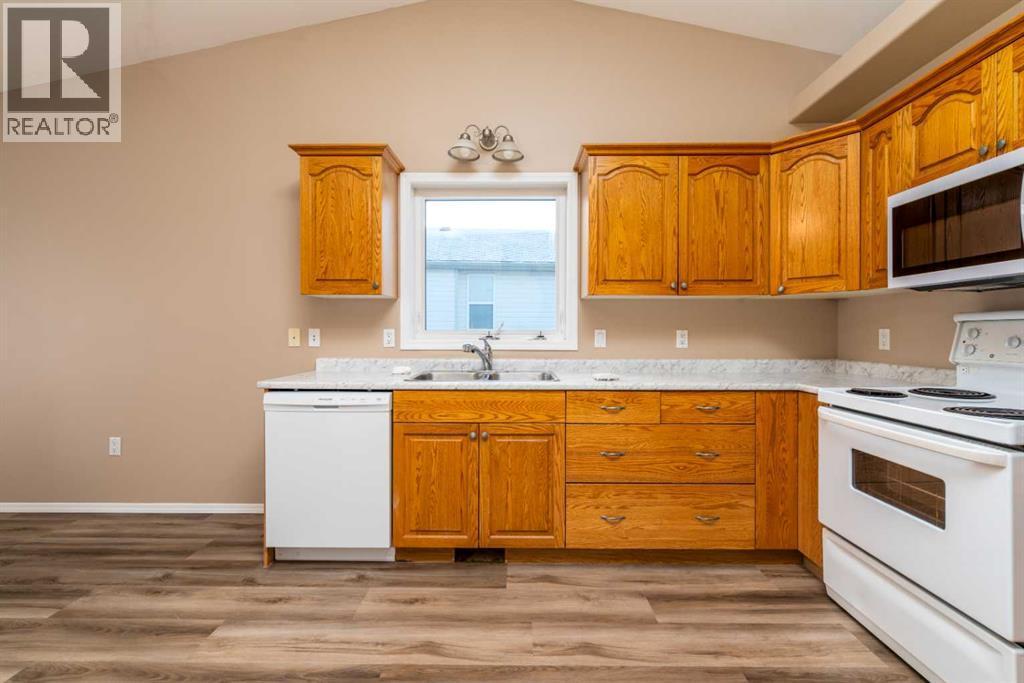 6519 35 Street, Lloydminster, AB - Indoor Photo Showing Kitchen With Double Sink