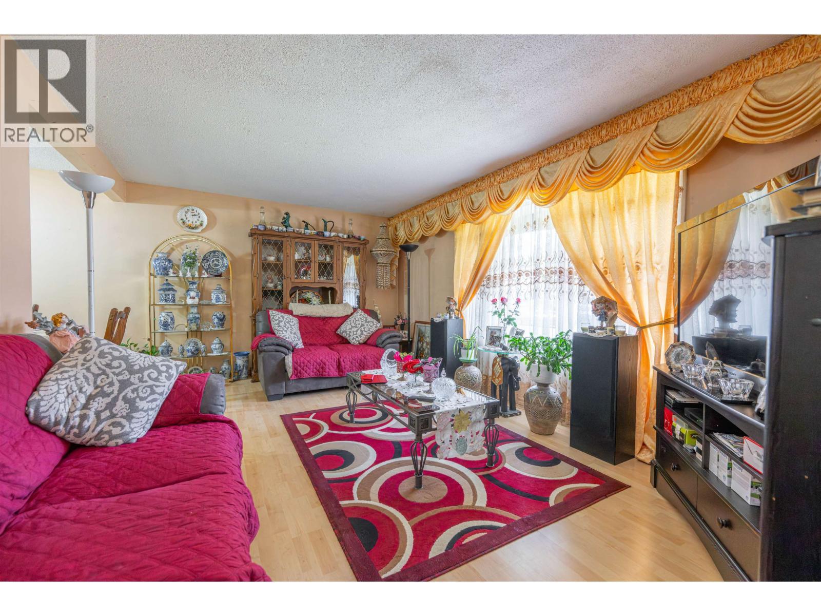 2586 Moss Avenue, Prince George, BC - Indoor Photo Showing Living Room