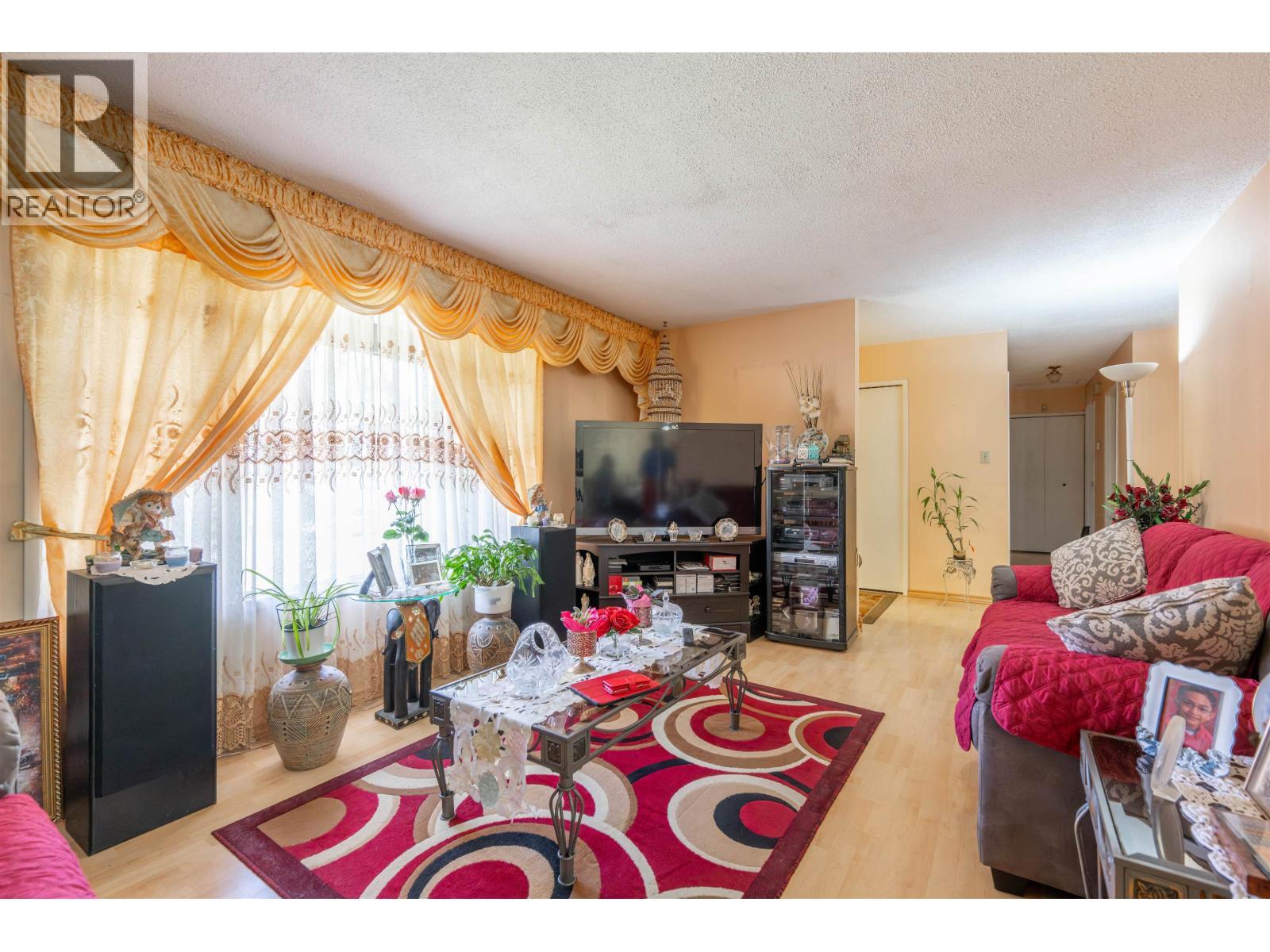 2586 Moss Avenue, Prince George, BC - Indoor Photo Showing Living Room