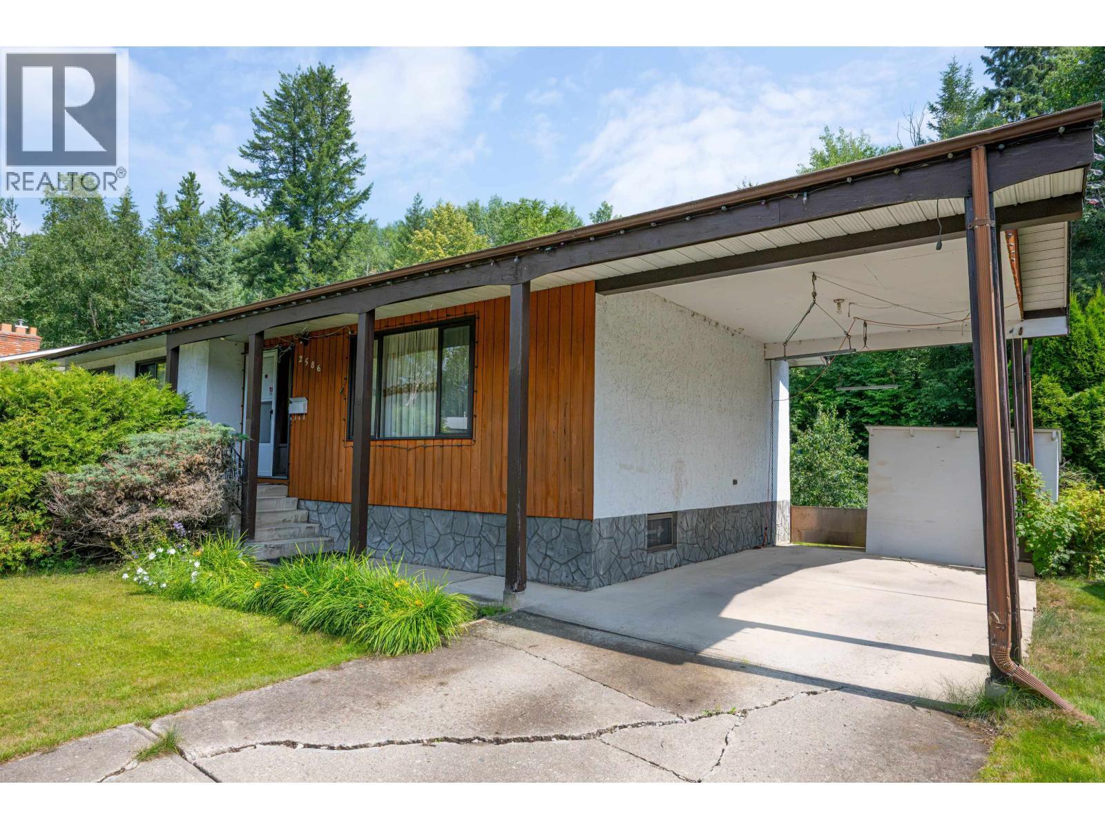 2586 Moss Avenue, Prince George, BC - Outdoor With Exterior