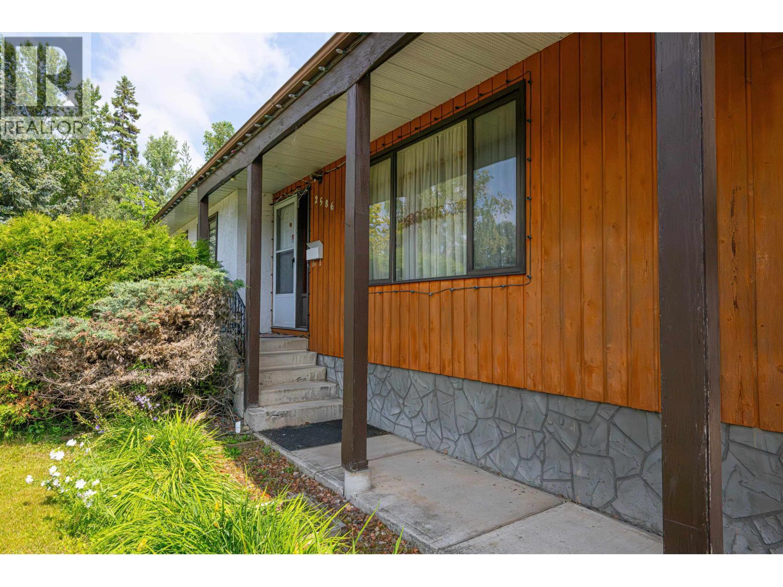 2586 Moss Avenue, Prince George, BC - Outdoor With Exterior