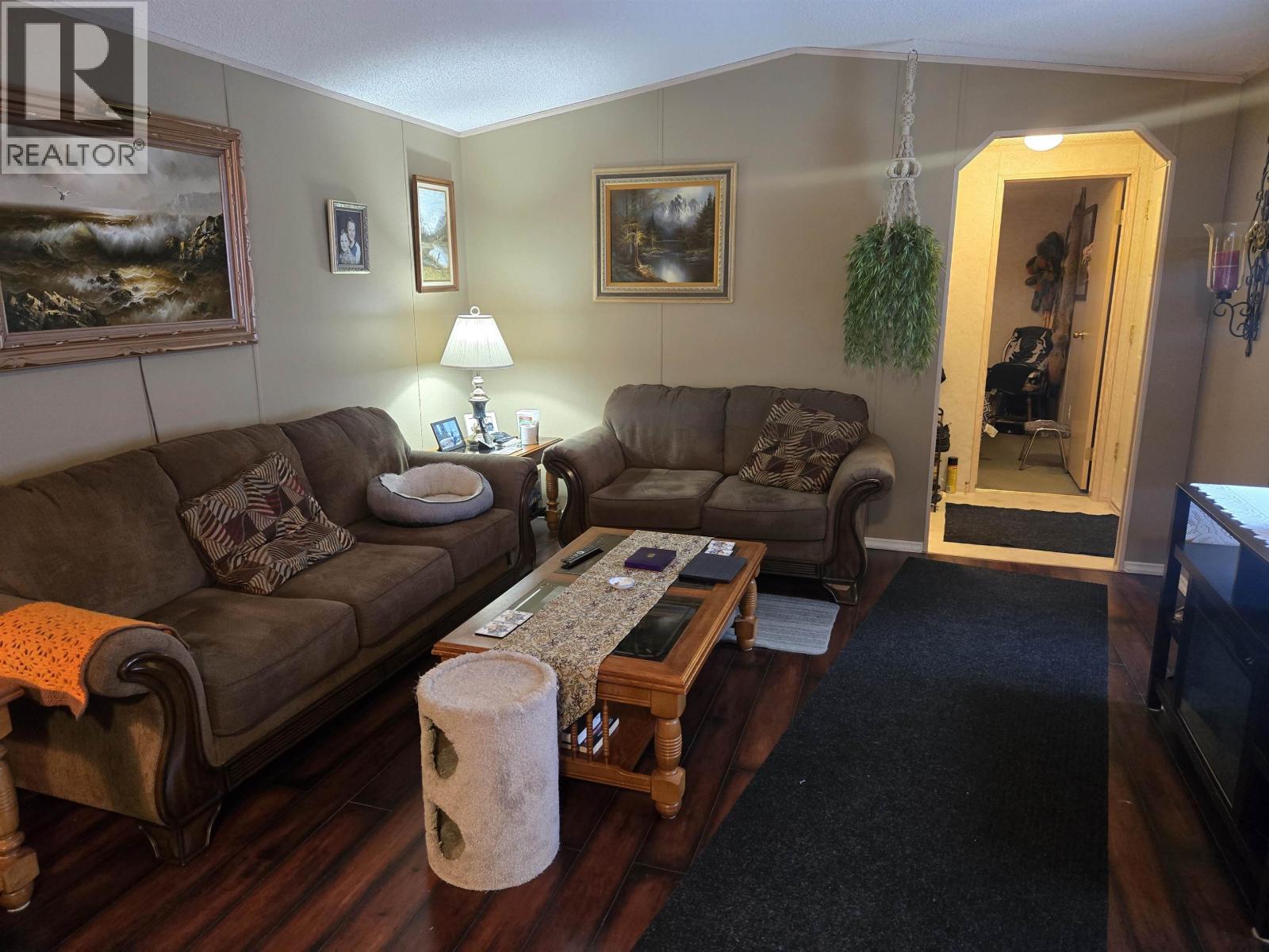 1483 Cody Dale Road, Quesnel, BC - Indoor Photo Showing Living Room