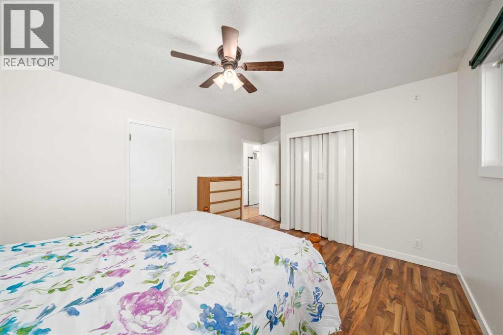 2219 40 Street Se, Calgary, AB - Indoor Photo Showing Bedroom