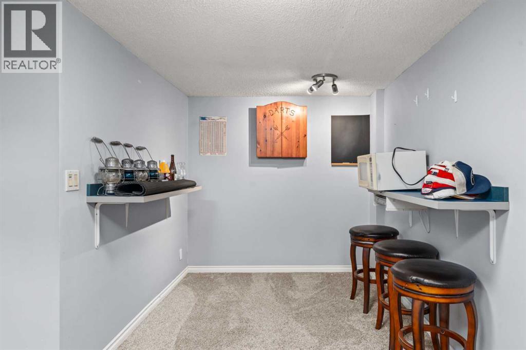 2219 40 Street Se, Calgary, AB - Indoor Photo Showing Other Room