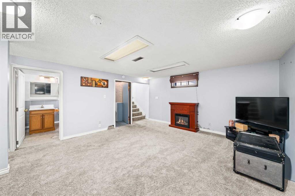 2219 40 Street Se, Calgary, AB - Indoor
