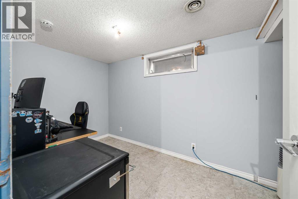 2219 40 Street Se, Calgary, AB - Indoor Photo Showing Office