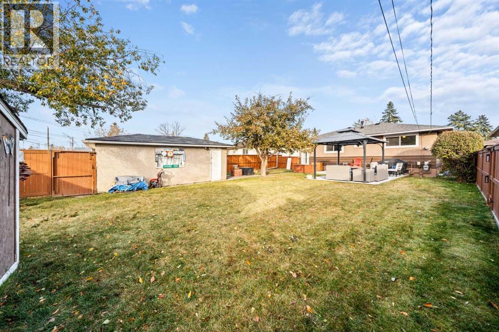 2219 40 Street Se, Calgary, AB - Outdoor