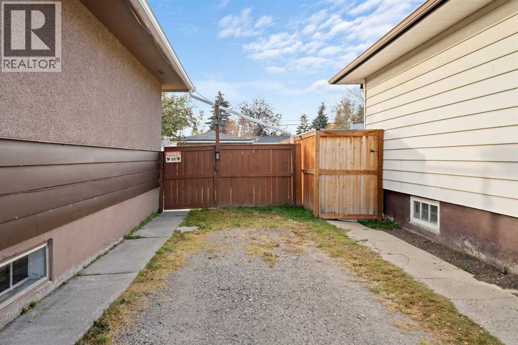 2219 40 Street Se, Calgary, AB - Outdoor With Exterior