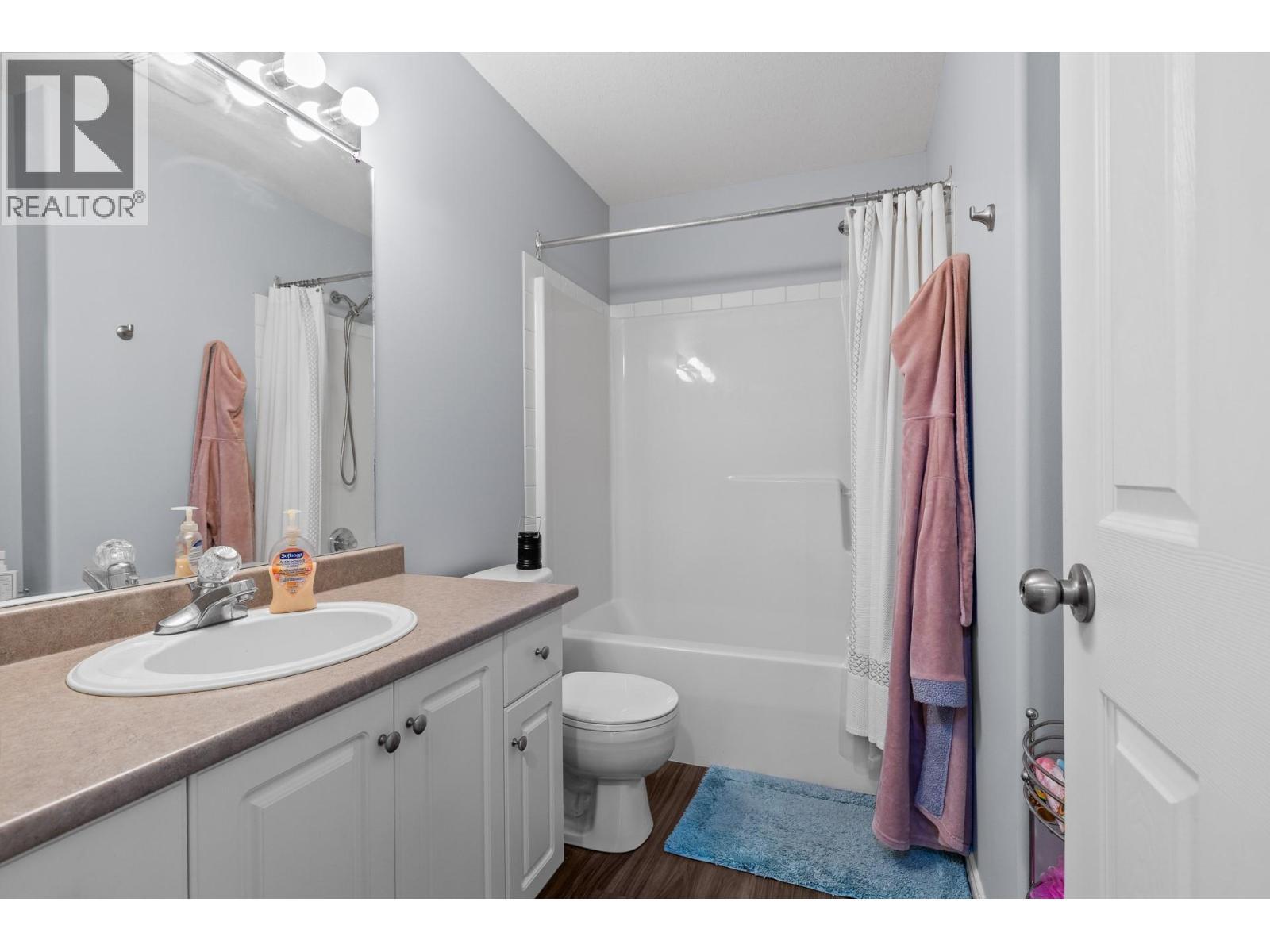 Primary Ensuite - 1966 Durnin Road Unit# 105, Kelowna, BC - Indoor Photo Showing Bathroom