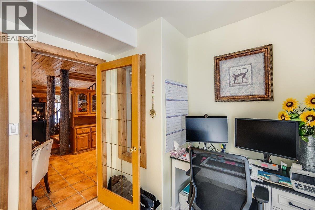 4453 Passmore Upper Road, Passmore, BC - Indoor Photo Showing Office