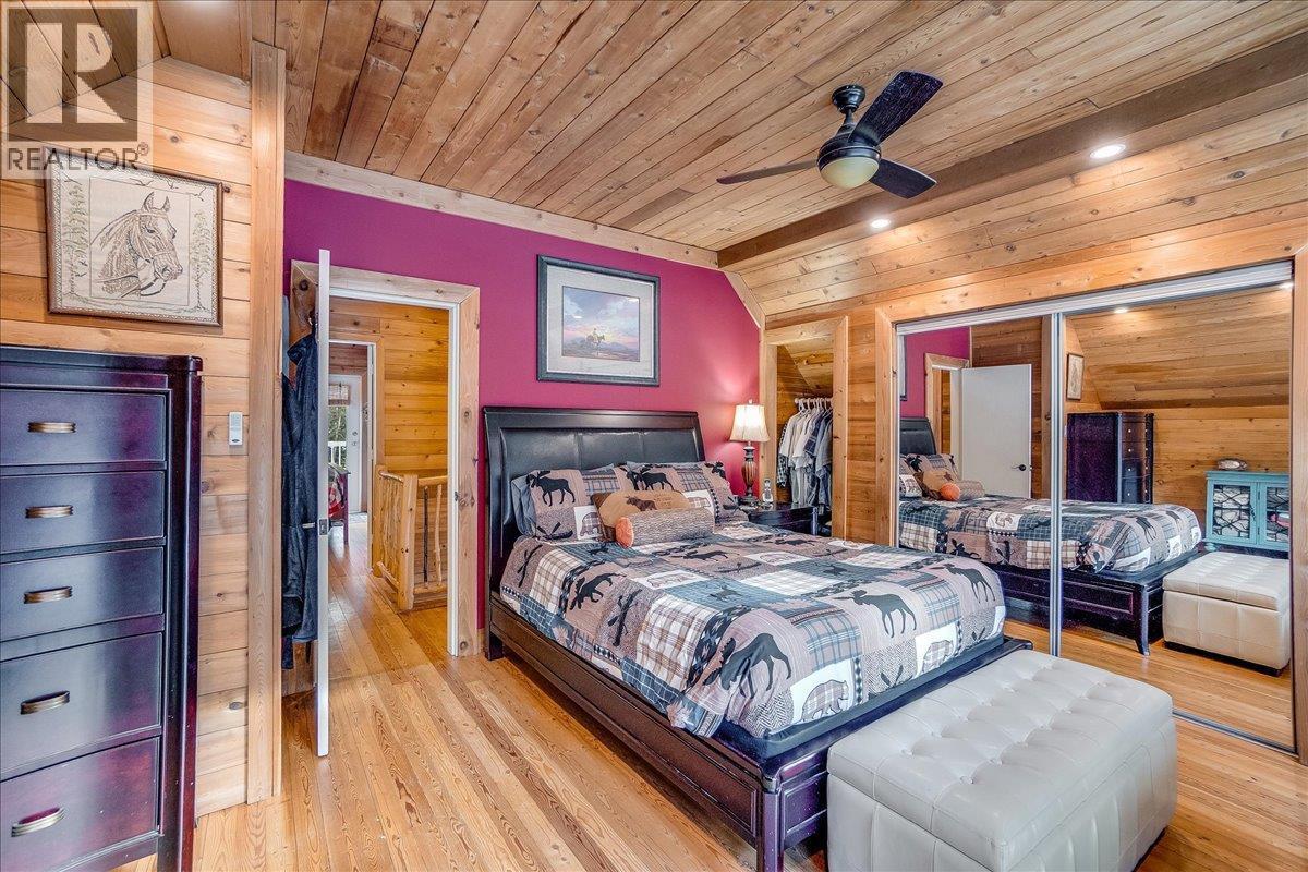 4453 Passmore Upper Road, Passmore, BC - Indoor Photo Showing Bedroom