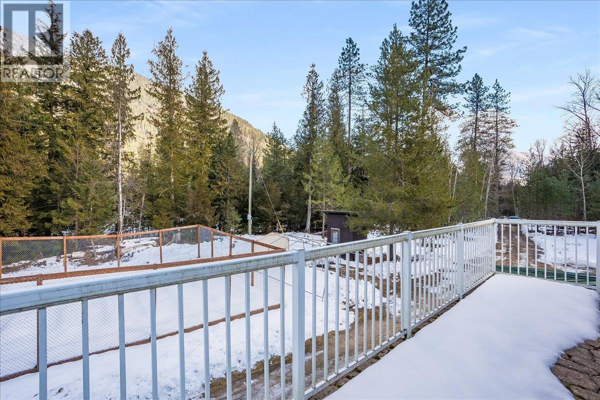 4453 Passmore Upper Road, Passmore, BC - Outdoor