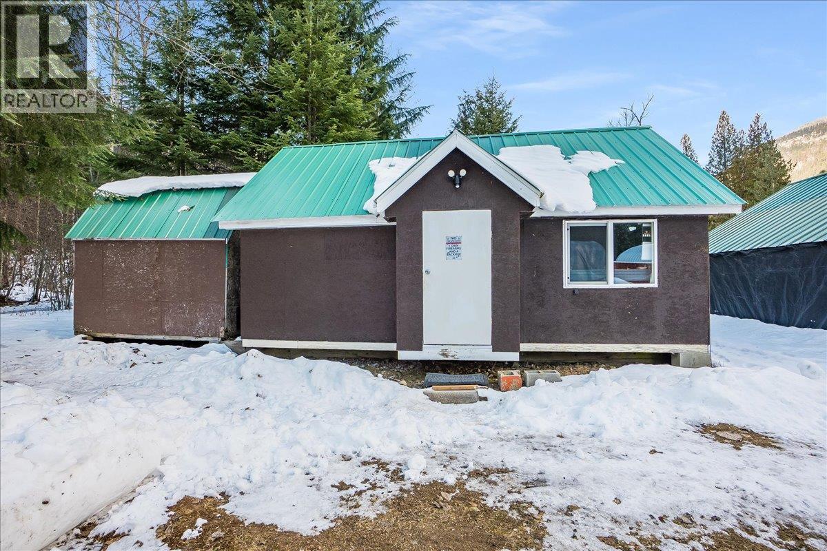4453 Passmore Upper Road, Passmore, BC - Outdoor