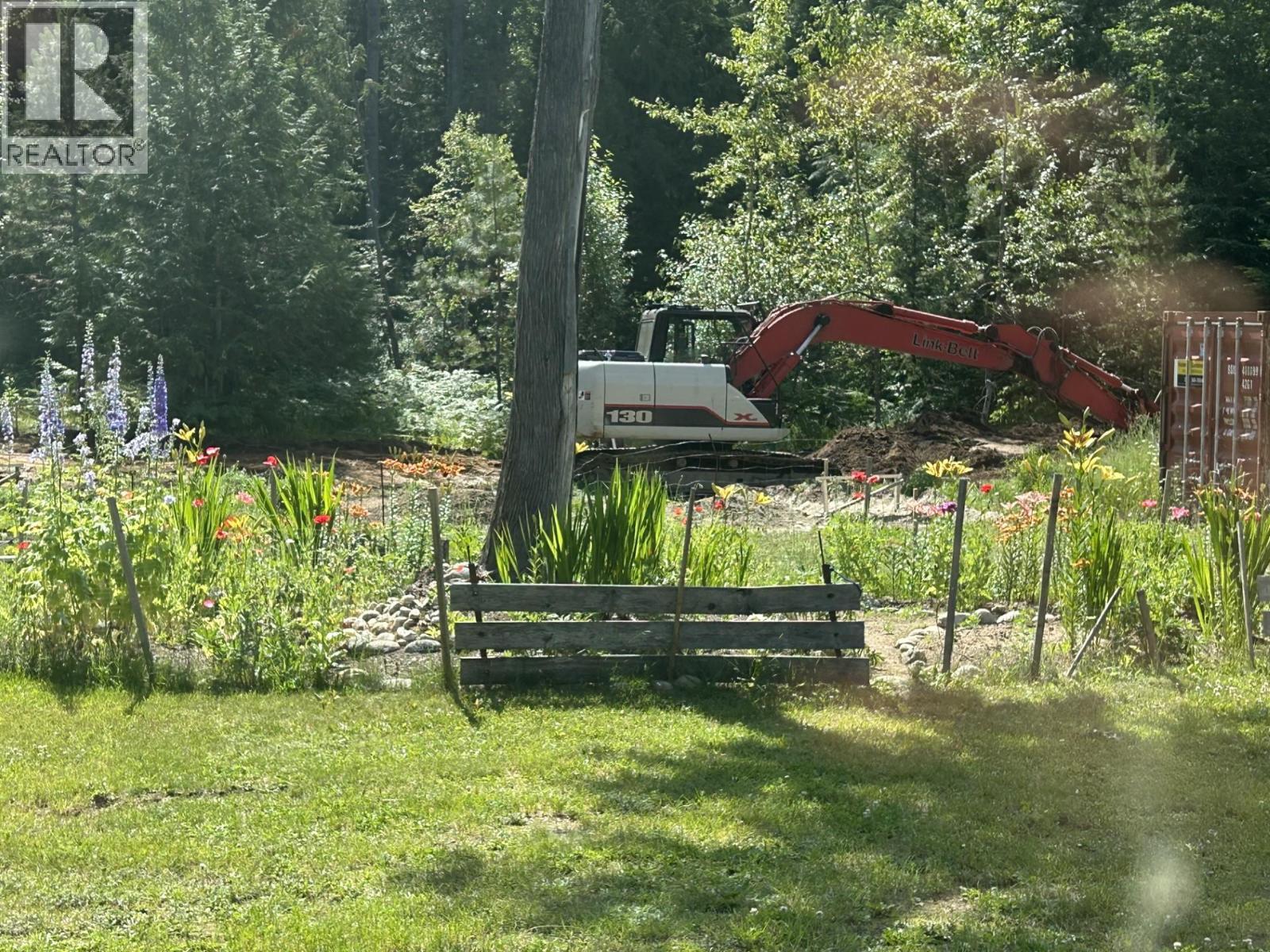 4453 Passmore Upper Road, Passmore, BC - Outdoor