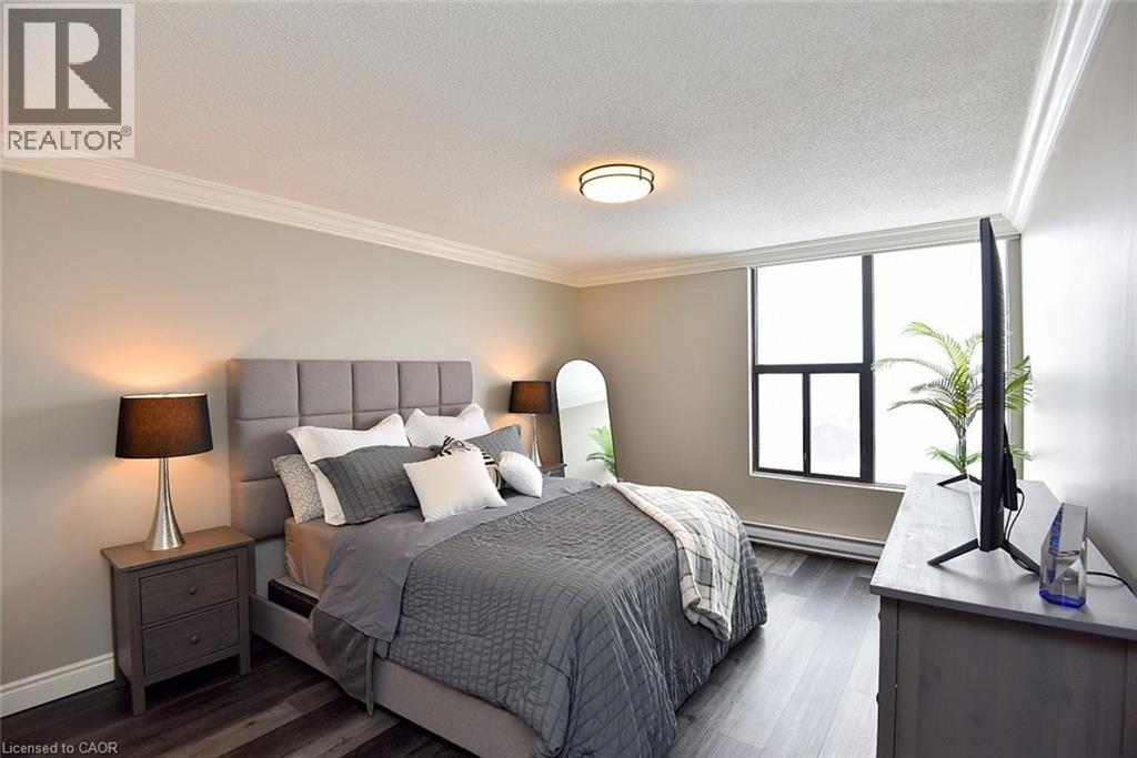 75 Queen Street N Unit# 1707, Hamilton, ON - Indoor Photo Showing Bedroom