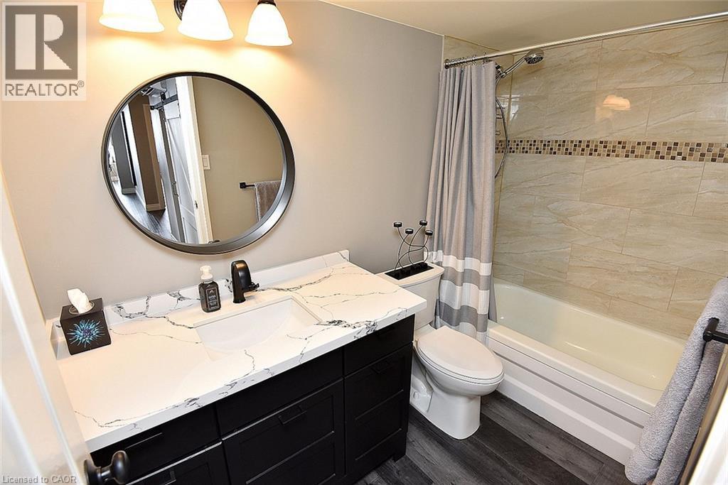 75 Queen Street N Unit# 1707, Hamilton, ON - Indoor Photo Showing Bathroom