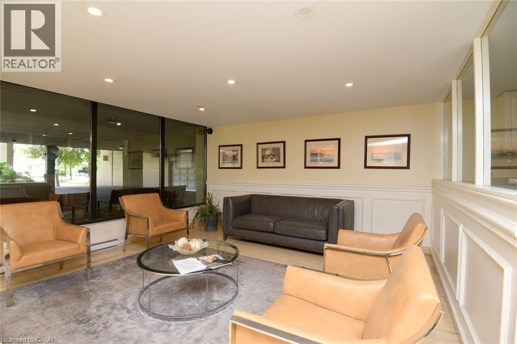 75 Queen Street N Unit# 1707, Hamilton, ON - Indoor Photo Showing Living Room