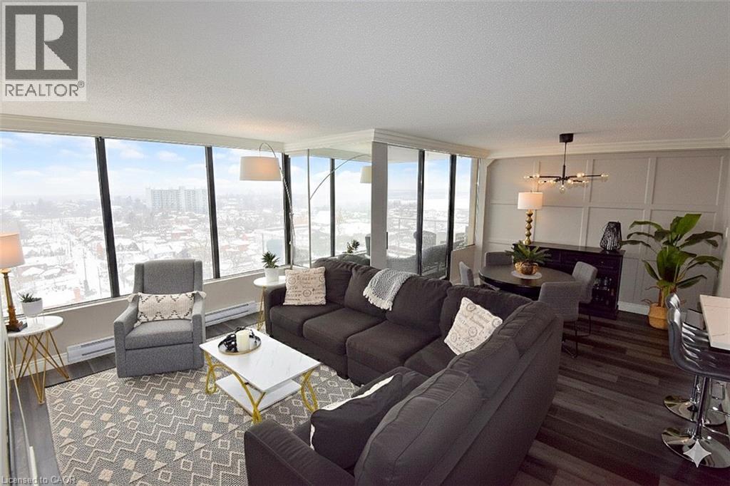 75 Queen Street N Unit# 1707, Hamilton, ON - Indoor Photo Showing Living Room