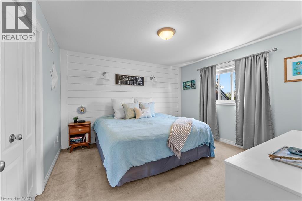 8 Lindan Street, Smithville, ON - Indoor Photo Showing Bedroom