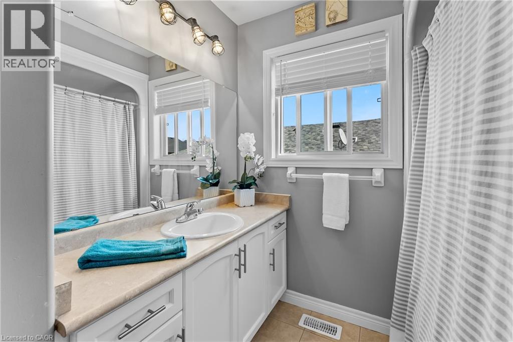 8 Lindan Street, Smithville, ON - Indoor Photo Showing Bathroom