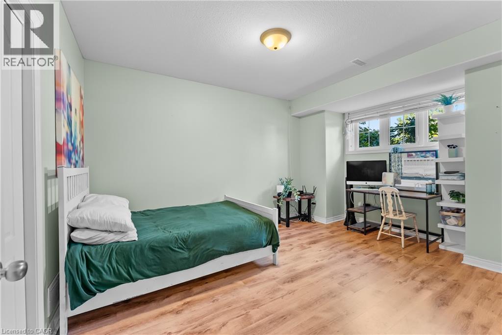 8 Lindan Street, Smithville, ON - Indoor Photo Showing Bedroom