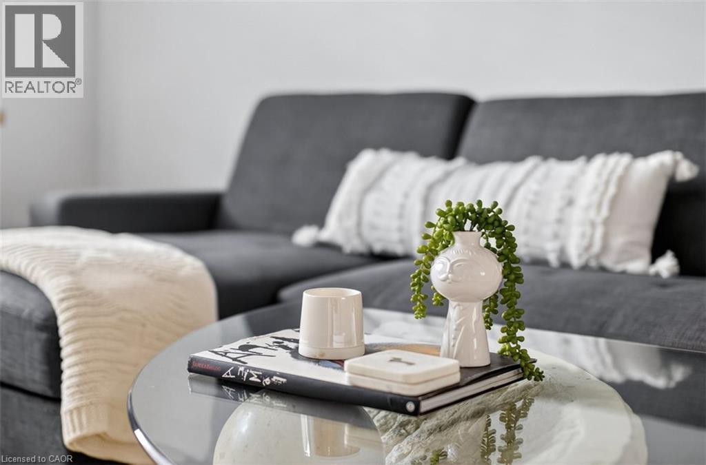 285 Bold Street Unit# 11, Hamilton, ON - Indoor Photo Showing Bedroom