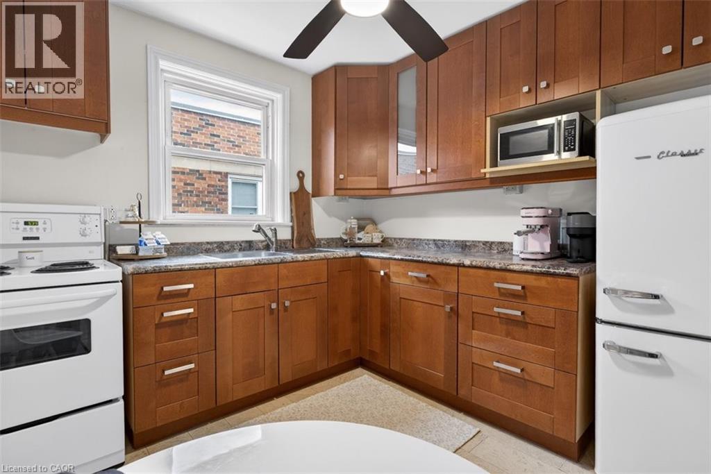 285 Bold Street Unit# 11, Hamilton, ON - Indoor Photo Showing Kitchen