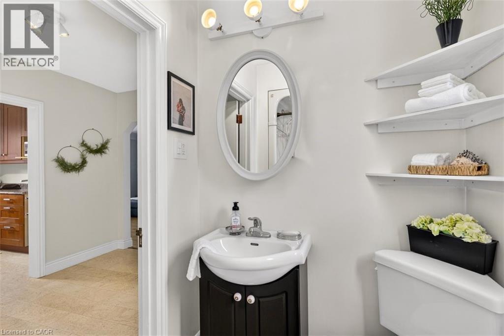 285 Bold Street Unit# 11, Hamilton, ON - Indoor Photo Showing Bathroom