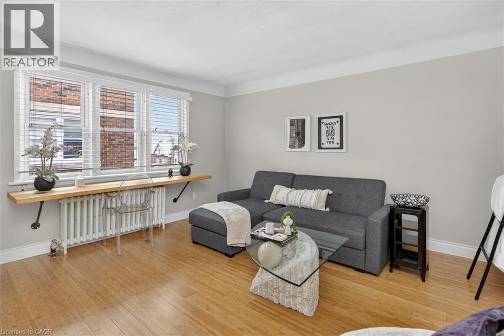 285 Bold Street Unit# 11, Hamilton, ON - Indoor Photo Showing Living Room