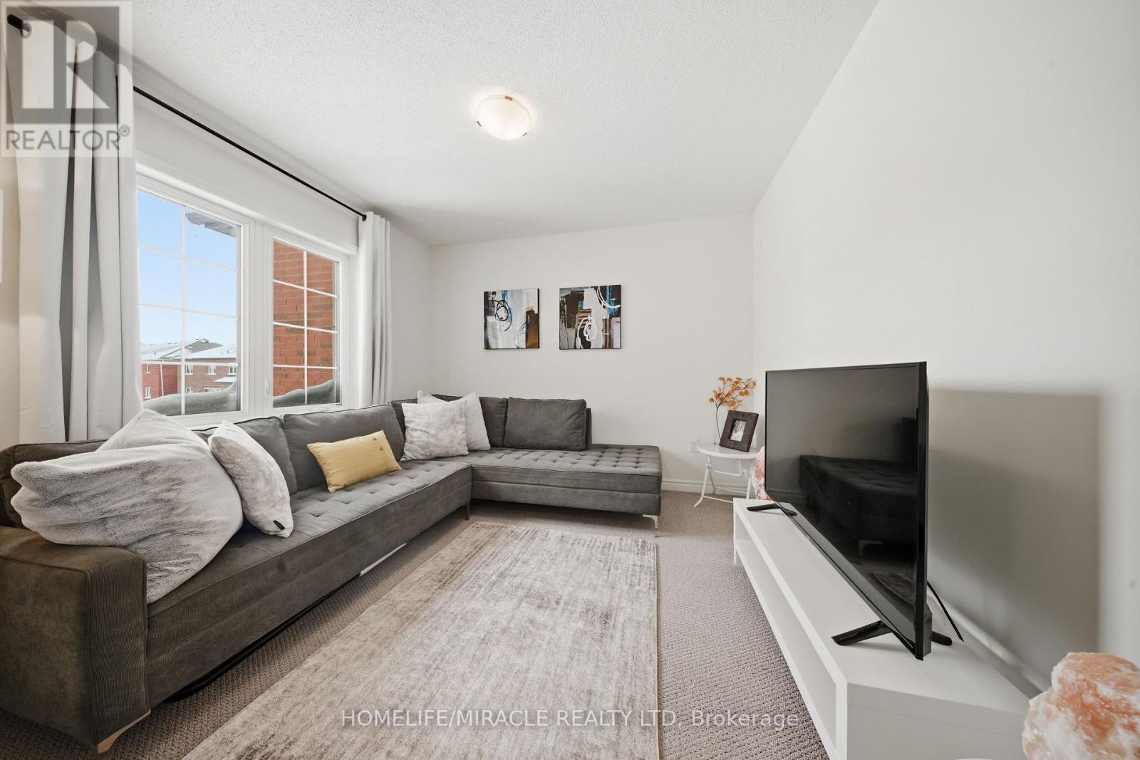 919 Ash Gate, Milton, ON - Indoor Photo Showing Living Room