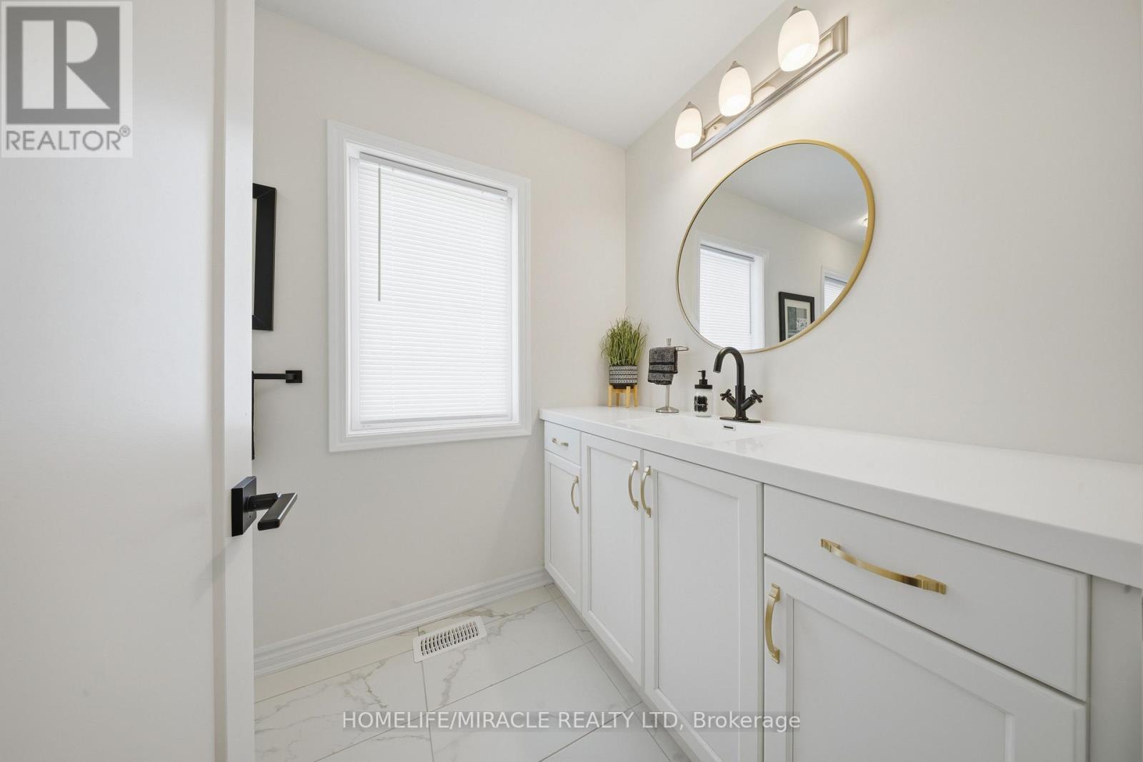 919 Ash Gate, Milton, ON - Indoor Photo Showing Bathroom
