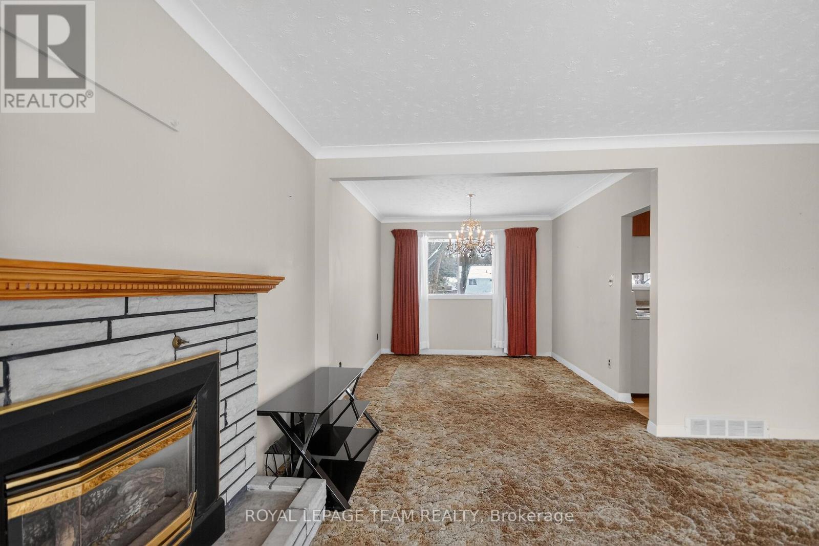 1494 Meadow Drive, Ottawa, ON - Indoor With Fireplace