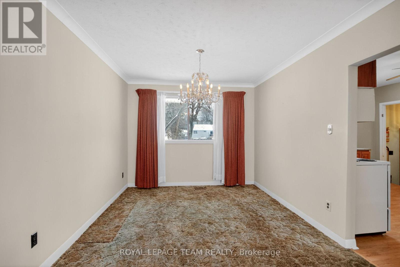 1494 Meadow Drive, Ottawa, ON - Indoor Photo Showing Other Room