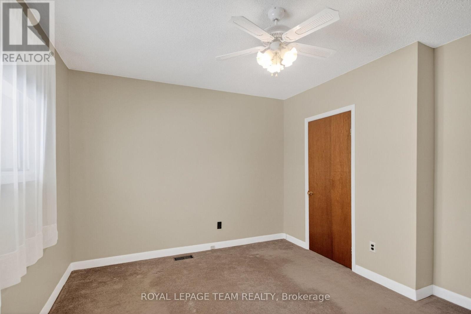 1494 Meadow Drive, Ottawa, ON - Indoor Photo Showing Other Room