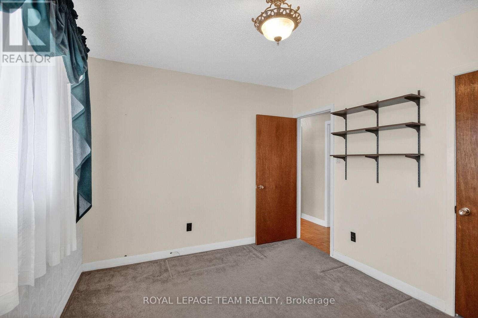 1494 Meadow Drive, Ottawa, ON - Indoor Photo Showing Other Room
