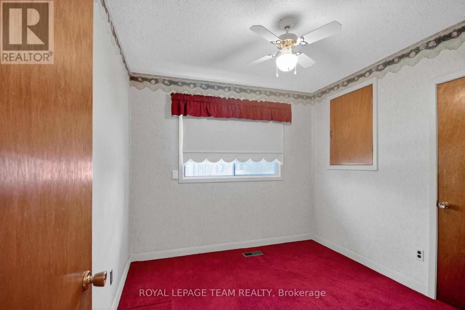 1494 Meadow Drive, Ottawa, ON - Indoor Photo Showing Other Room