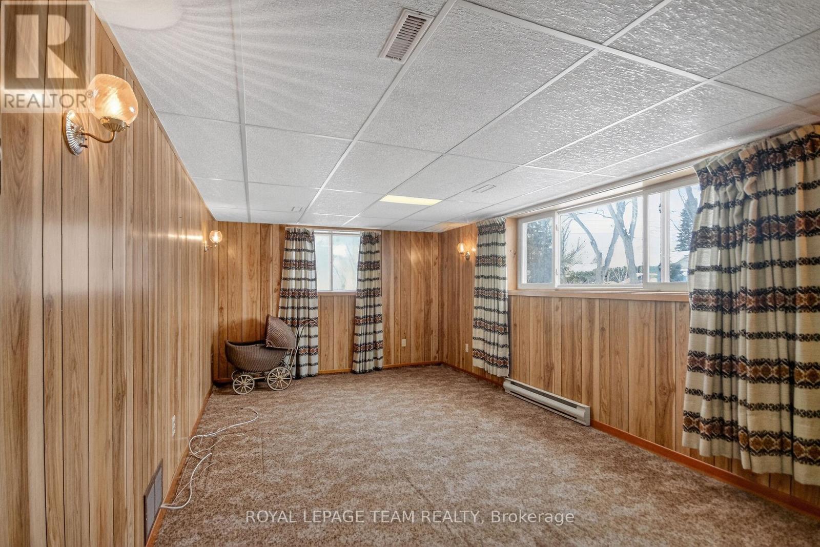 1494 Meadow Drive, Ottawa, ON - Indoor