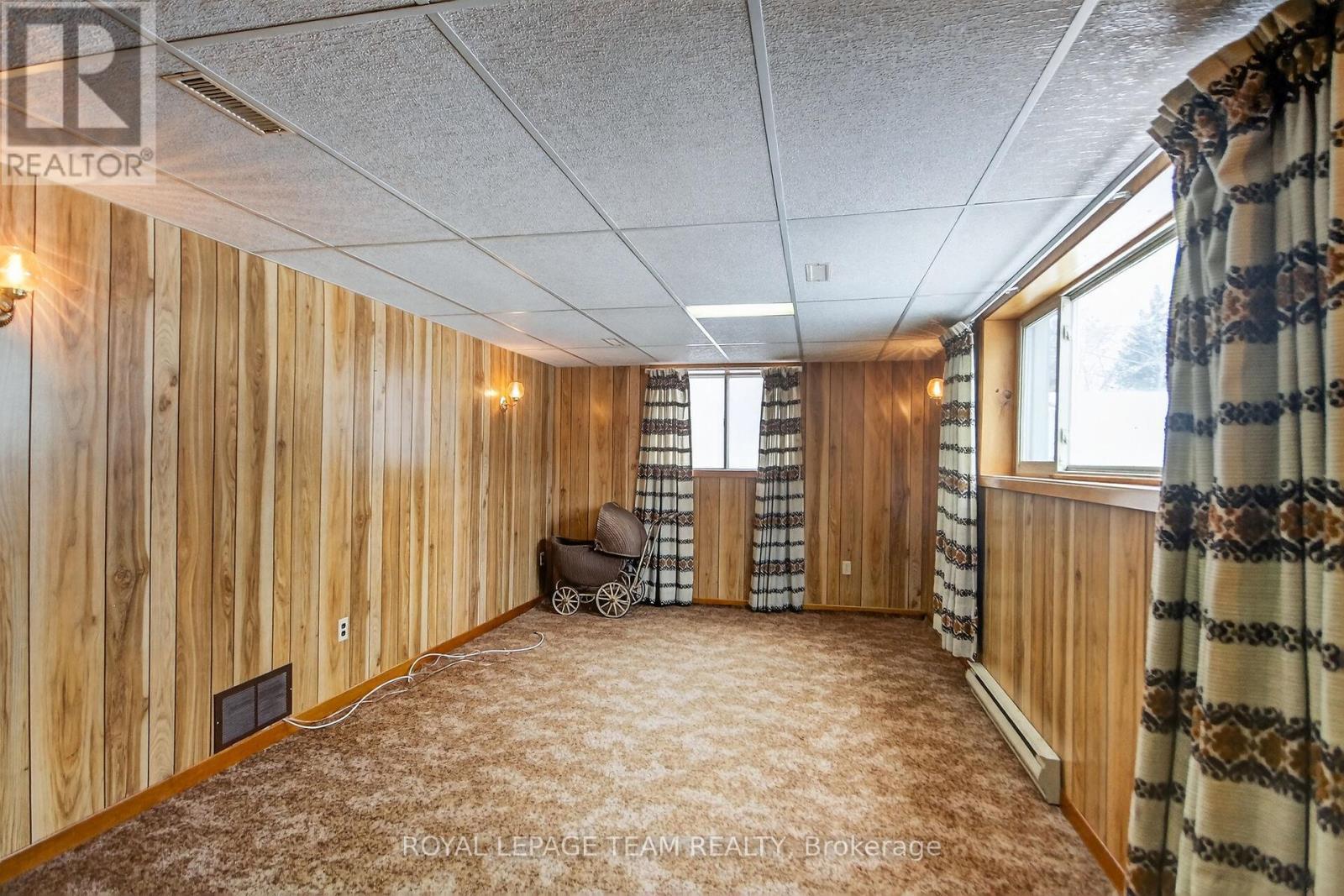 1494 Meadow Drive, Ottawa, ON - Indoor