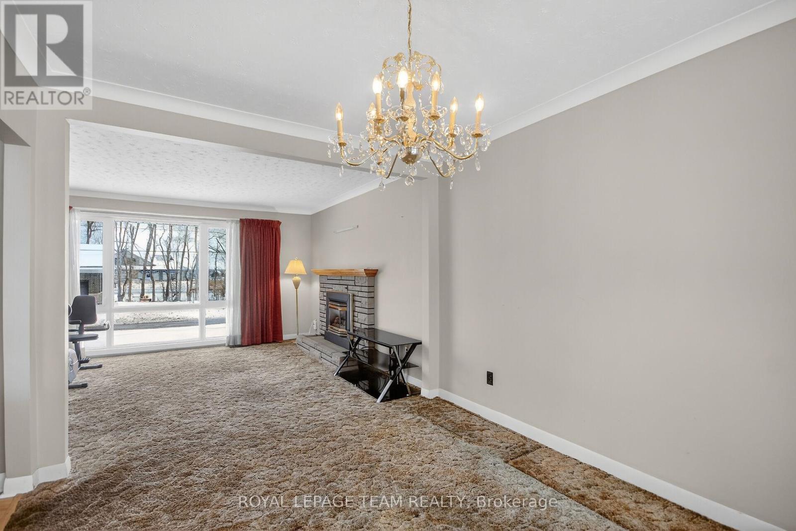 1494 Meadow Drive, Ottawa, ON - Indoor Photo Showing Other Room