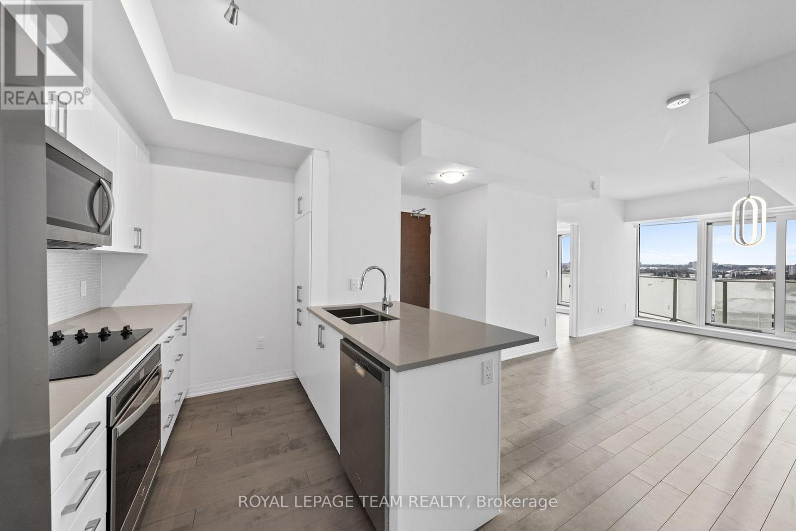 906 - 805 Carling Avenue, Ottawa, ON - Indoor Photo Showing Kitchen With Double Sink With Upgraded Kitchen