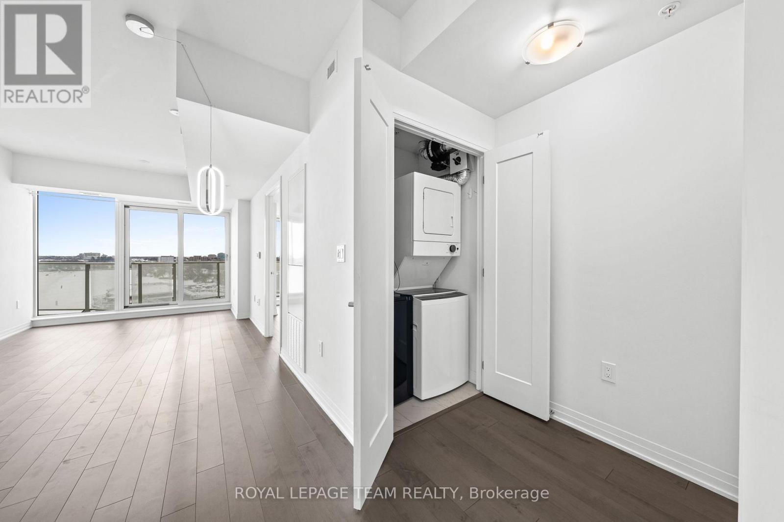 906 - 805 Carling Avenue, Ottawa, ON - Indoor Photo Showing Other Room