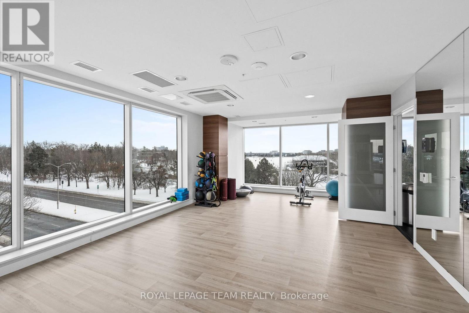 906 - 805 Carling Avenue, Ottawa, ON - Indoor