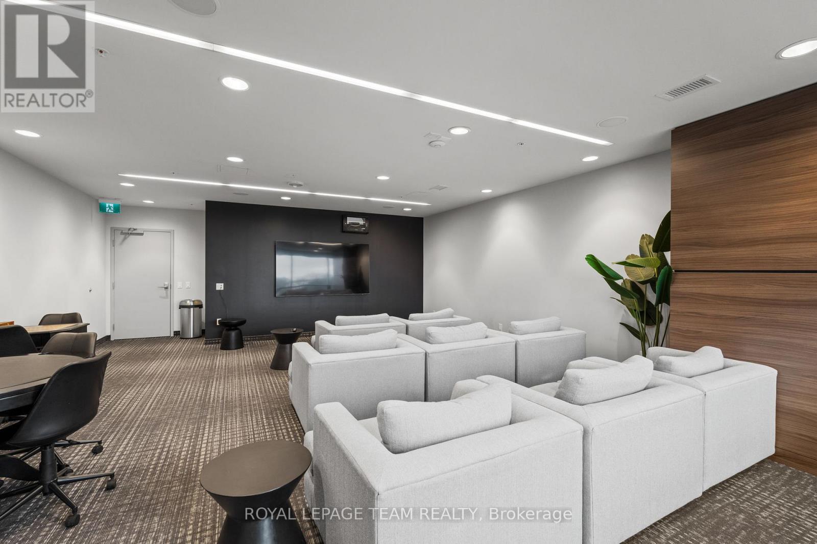 906 - 805 Carling Avenue, Ottawa, ON - Indoor Photo Showing Other Room