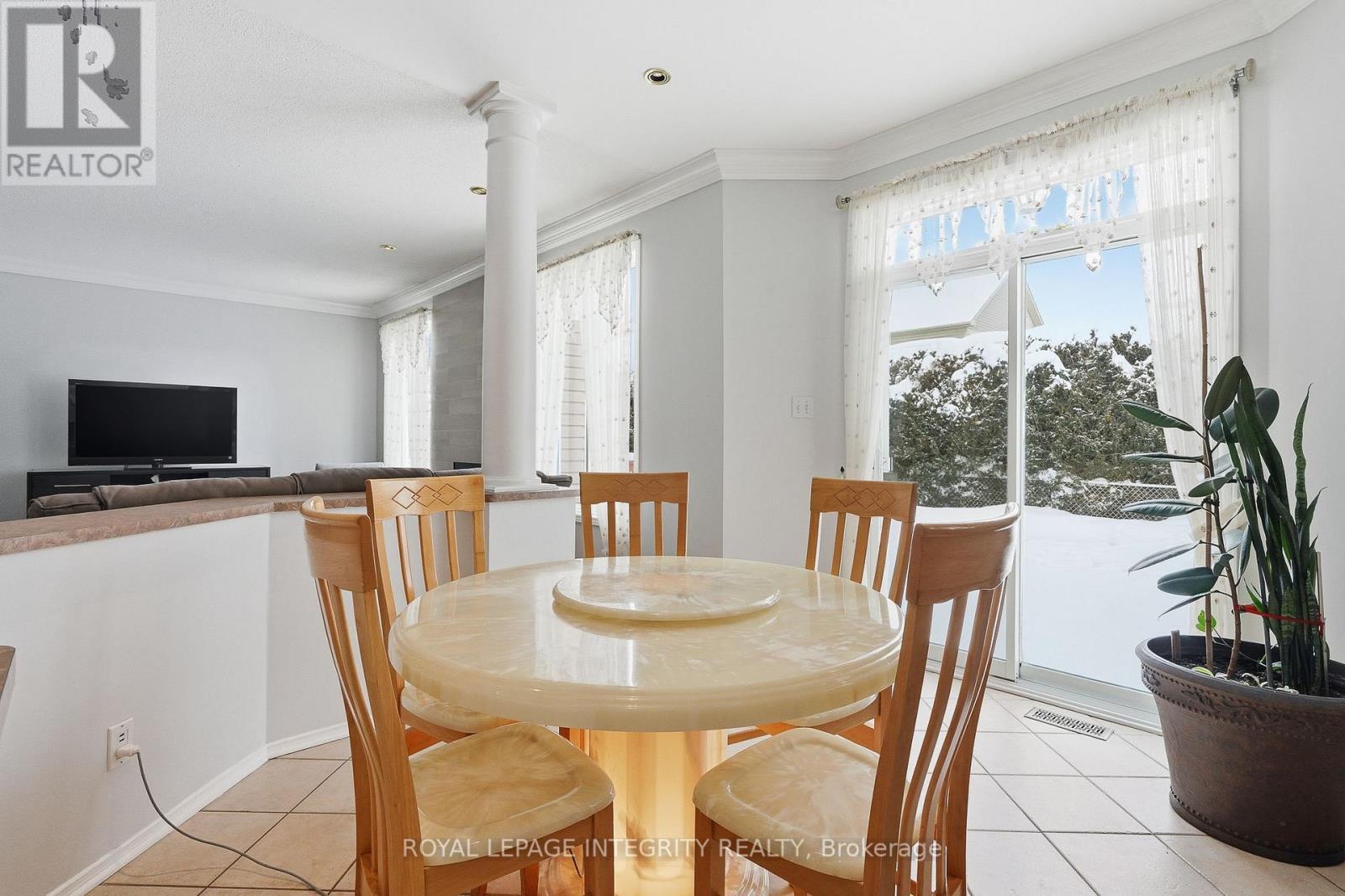 2104 Sandy Oaks Drive, Ottawa, ON - Indoor Photo Showing Dining Room