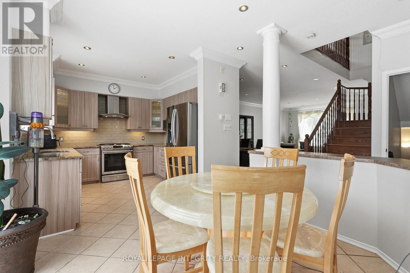 2104 Sandy Oaks Drive, Ottawa, ON - Indoor