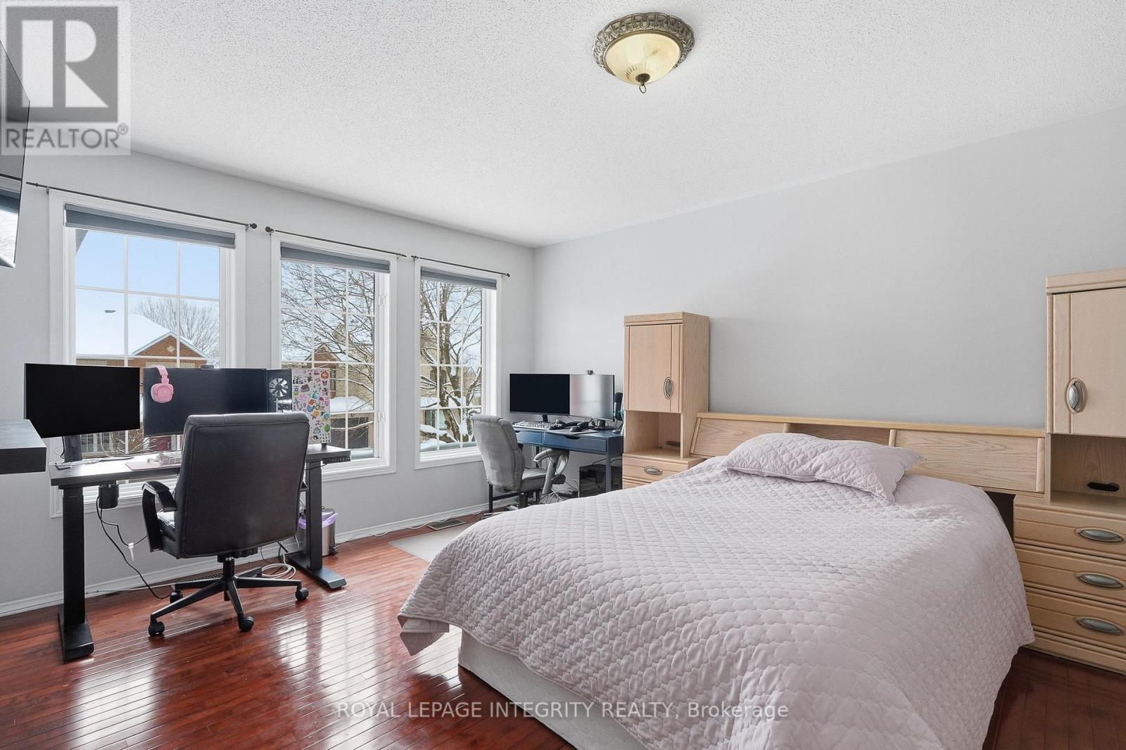2104 Sandy Oaks Drive, Ottawa, ON - Indoor Photo Showing Bedroom