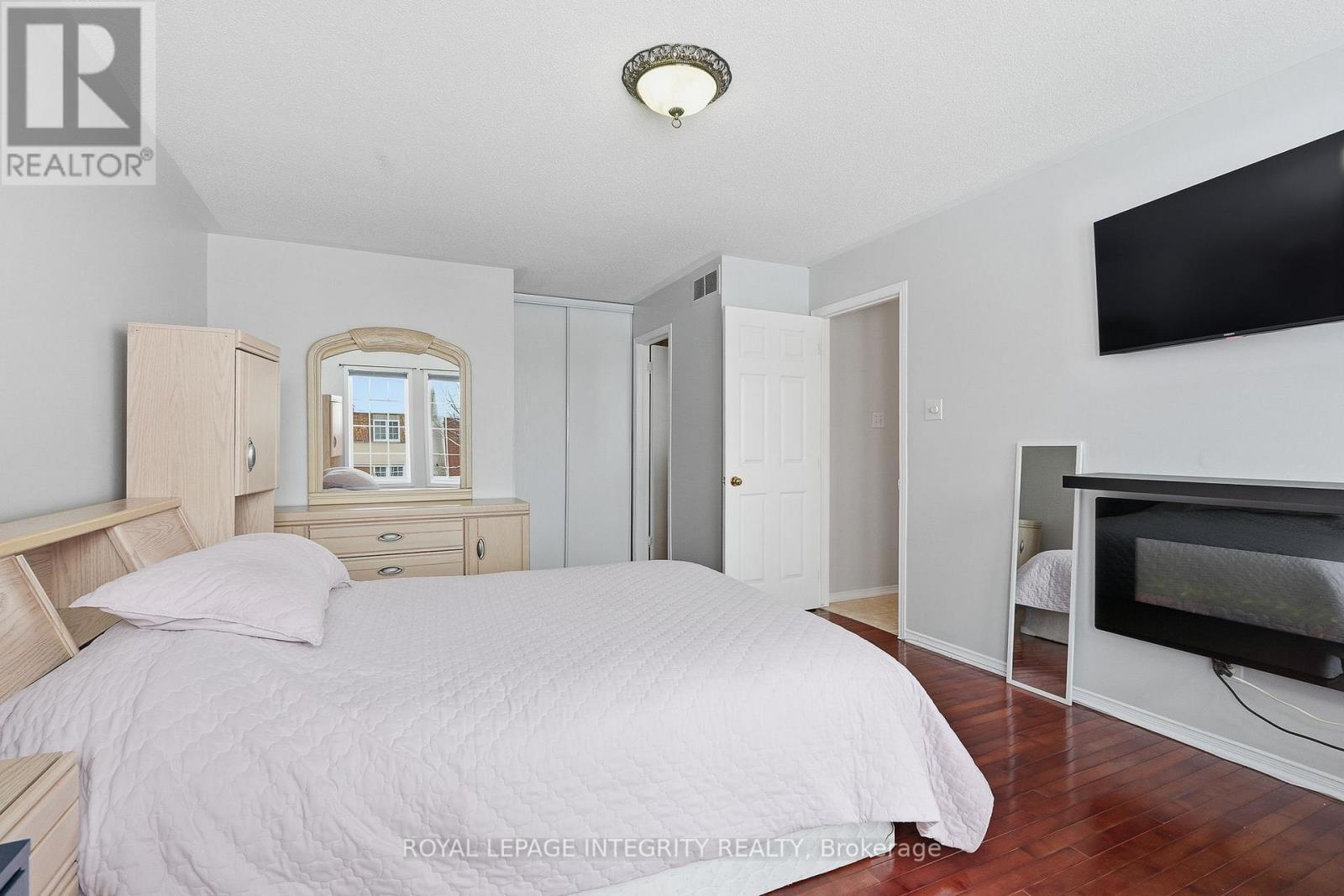 2104 Sandy Oaks Drive, Ottawa, ON - Indoor Photo Showing Bedroom