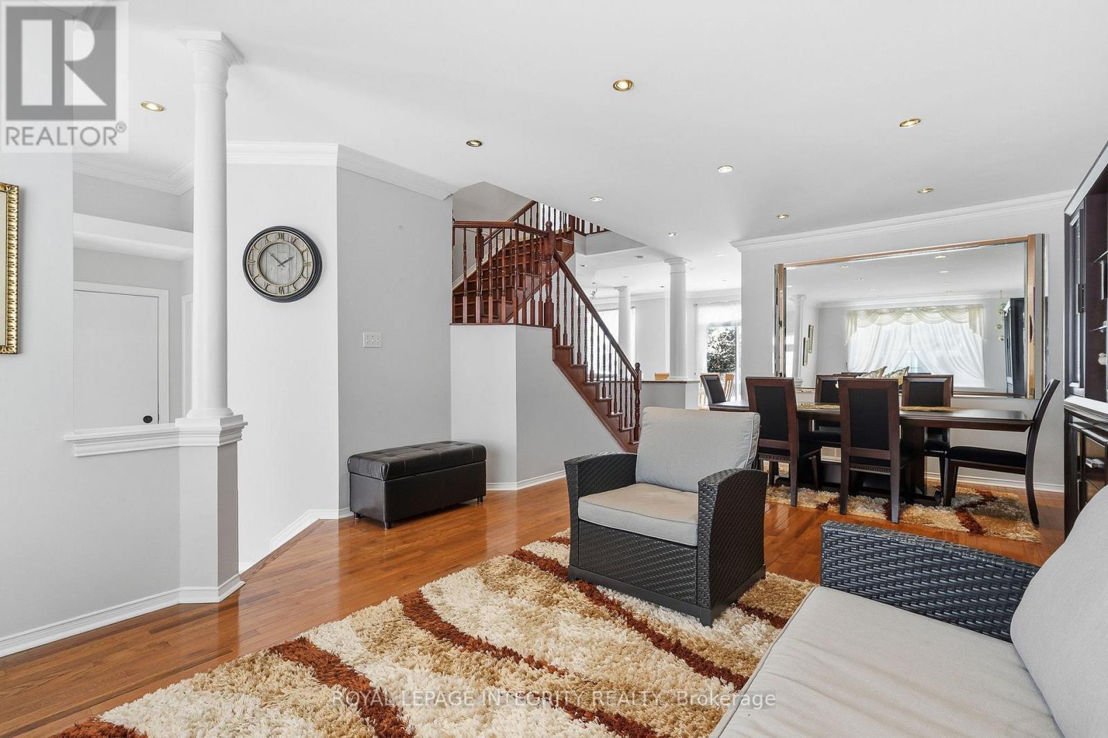 2104 Sandy Oaks Drive, Ottawa, ON - Indoor Photo Showing Living Room