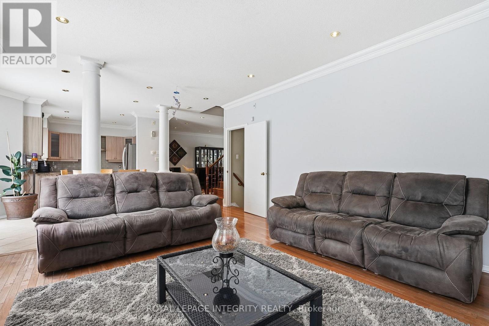 2104 Sandy Oaks Drive, Ottawa, ON - Indoor Photo Showing Living Room